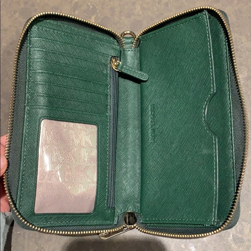 Michael Kors Wallet - Picture 2 of 3